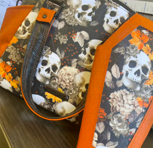 Betsey johnson skull crossbody deals